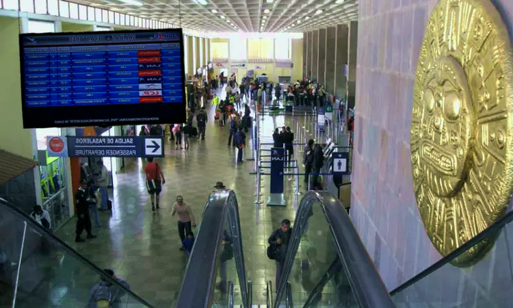 Aeropuerto Internacional Alejandro Velasco Astete