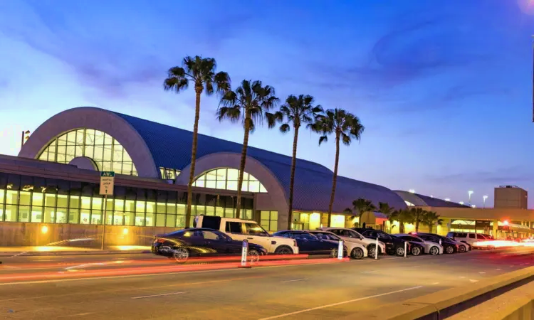 Aeropuerto Internacional John Wayne