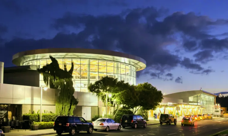 Aeropuerto Internacional de Victoria